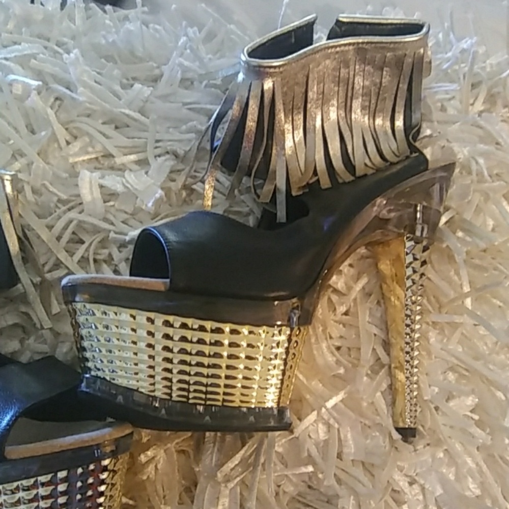 Shoes - Picture 2 of 5